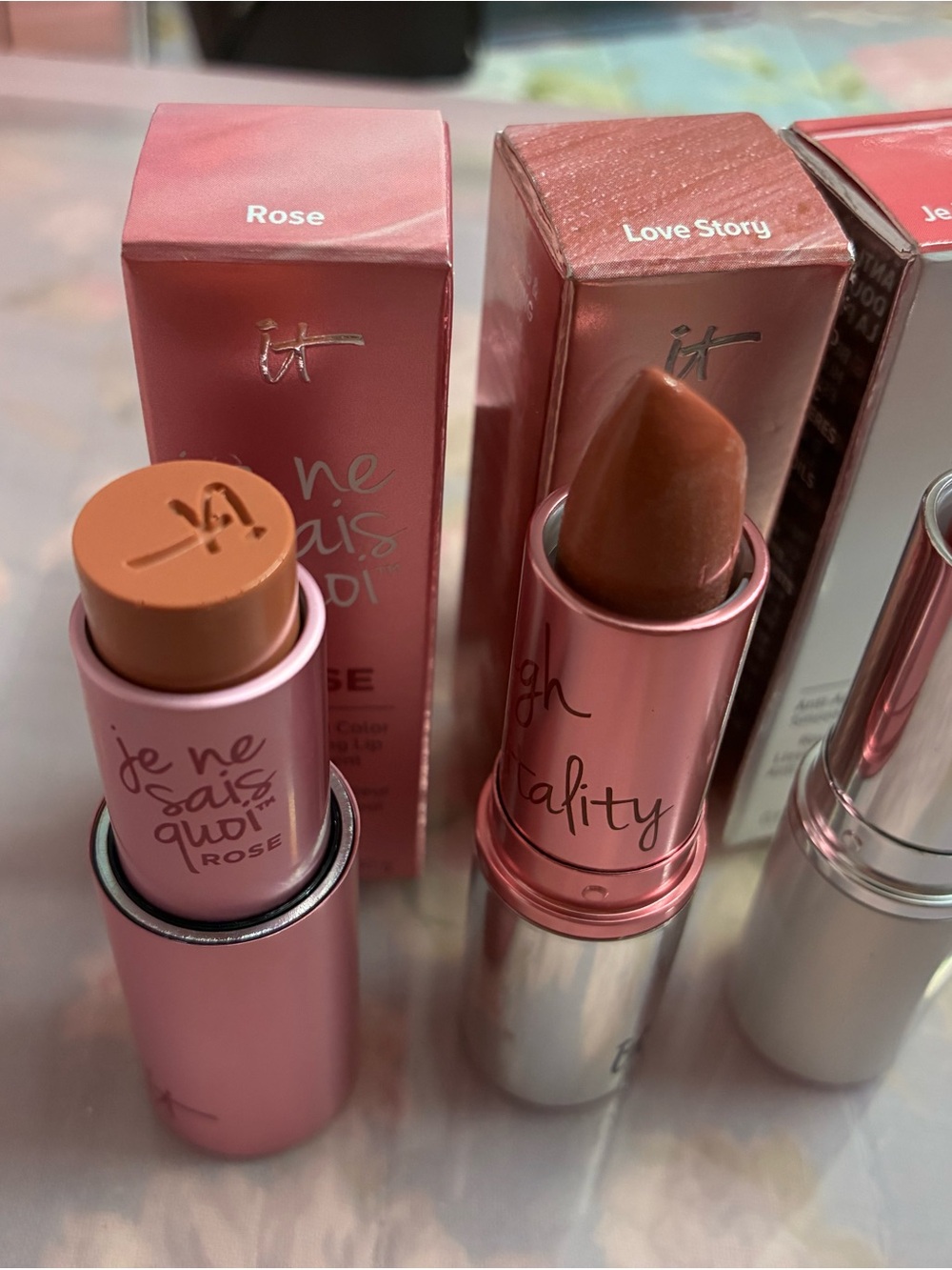 it cosmetics Je Ne Sais Quoi Rose + Vitality Lip Flush & Blurred Lines Trio - Picture 3 of 3